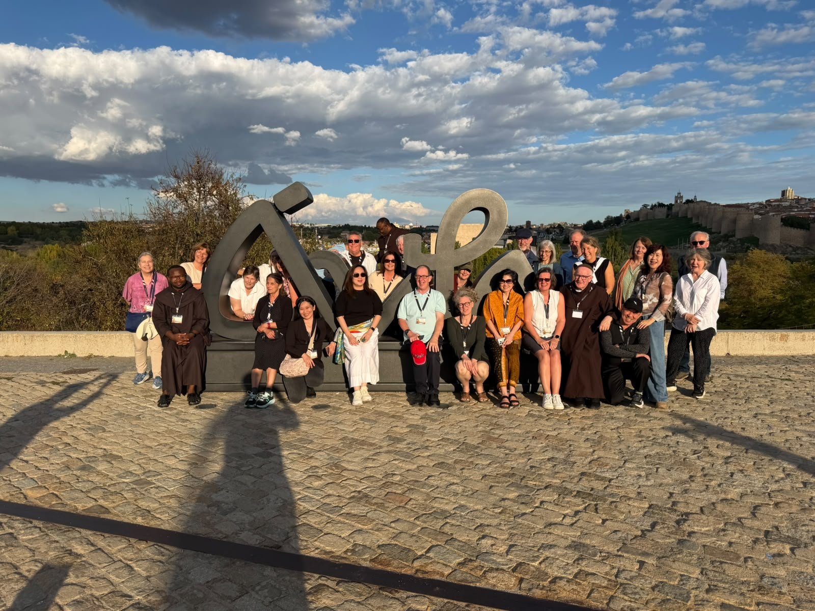 The pilgrims at the Ávila viewpoint, the city walls behind